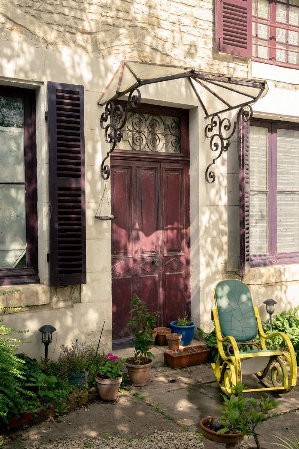 L'Escapade Place Voltaire Vermenton Exterior foto